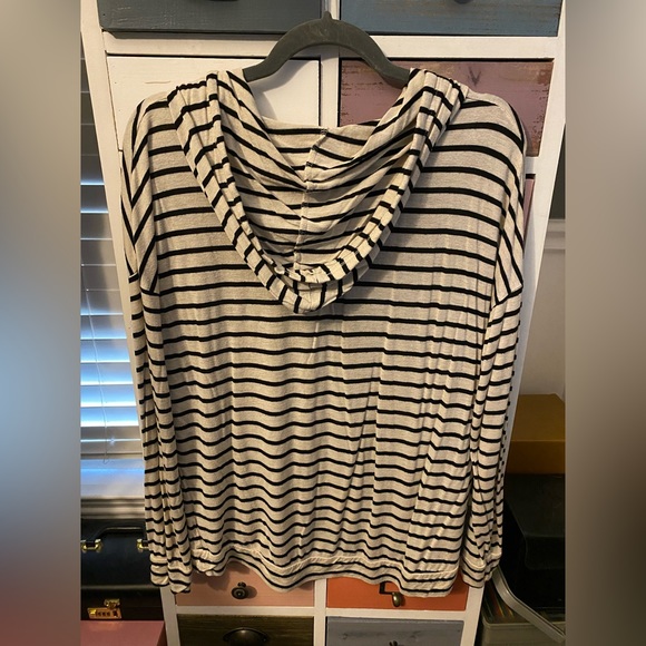 Super soft striped longsleeve with hood - Picture 2 of 6